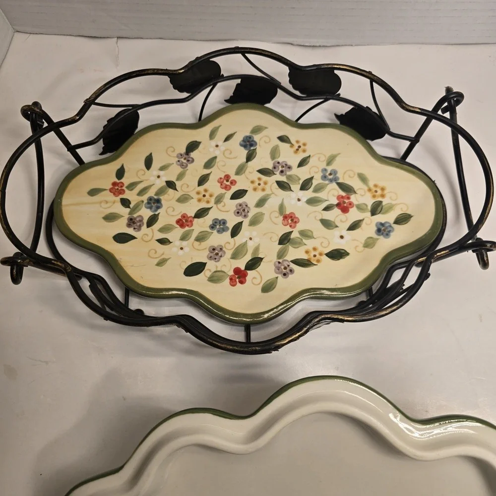 Temptations Floral Scalloped Casserole Dish with Lid & Wire Rack Or Home‎ Decor